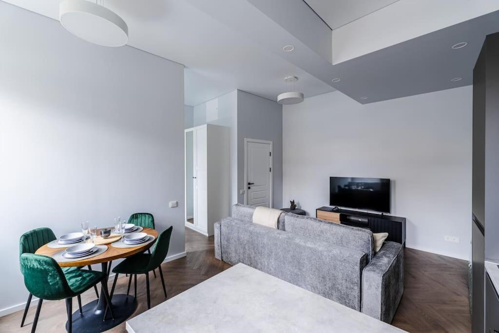 Modern Flat In Old Town Kaunas - Free Parking & Self Check-In Luaran gambar