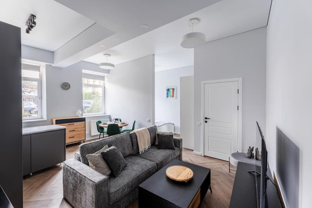 Modern Flat In Old Town Kaunas - Free Parking & Self Check-In Luaran gambar